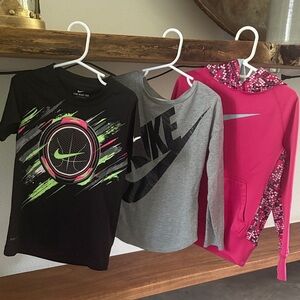 Girl’s (5/6) Nike Tops